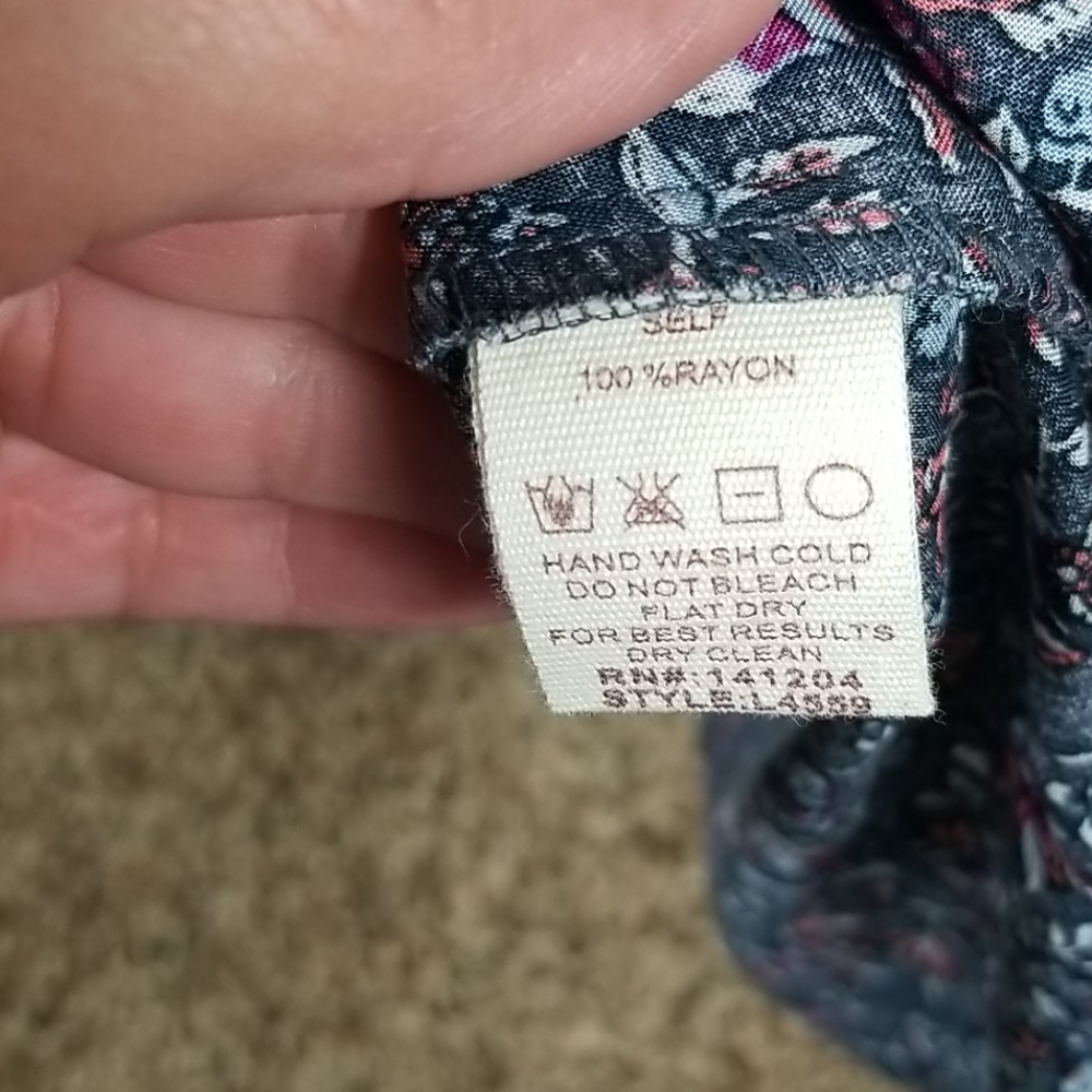 Like New Hem & Thread Top - Picture 6 of 6